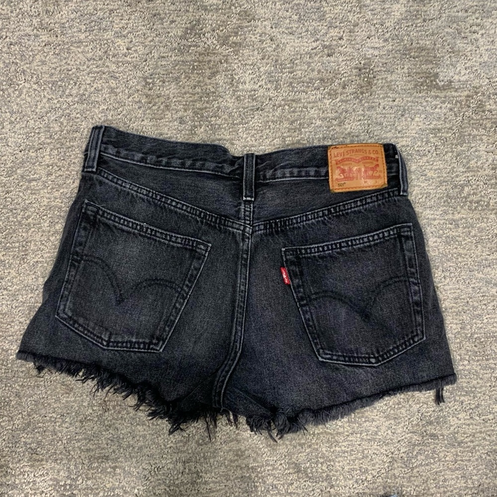 Levi’s women’s black distressed jean shorts, sz 28